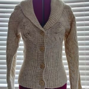Sweater Gap size xsmall cream in color